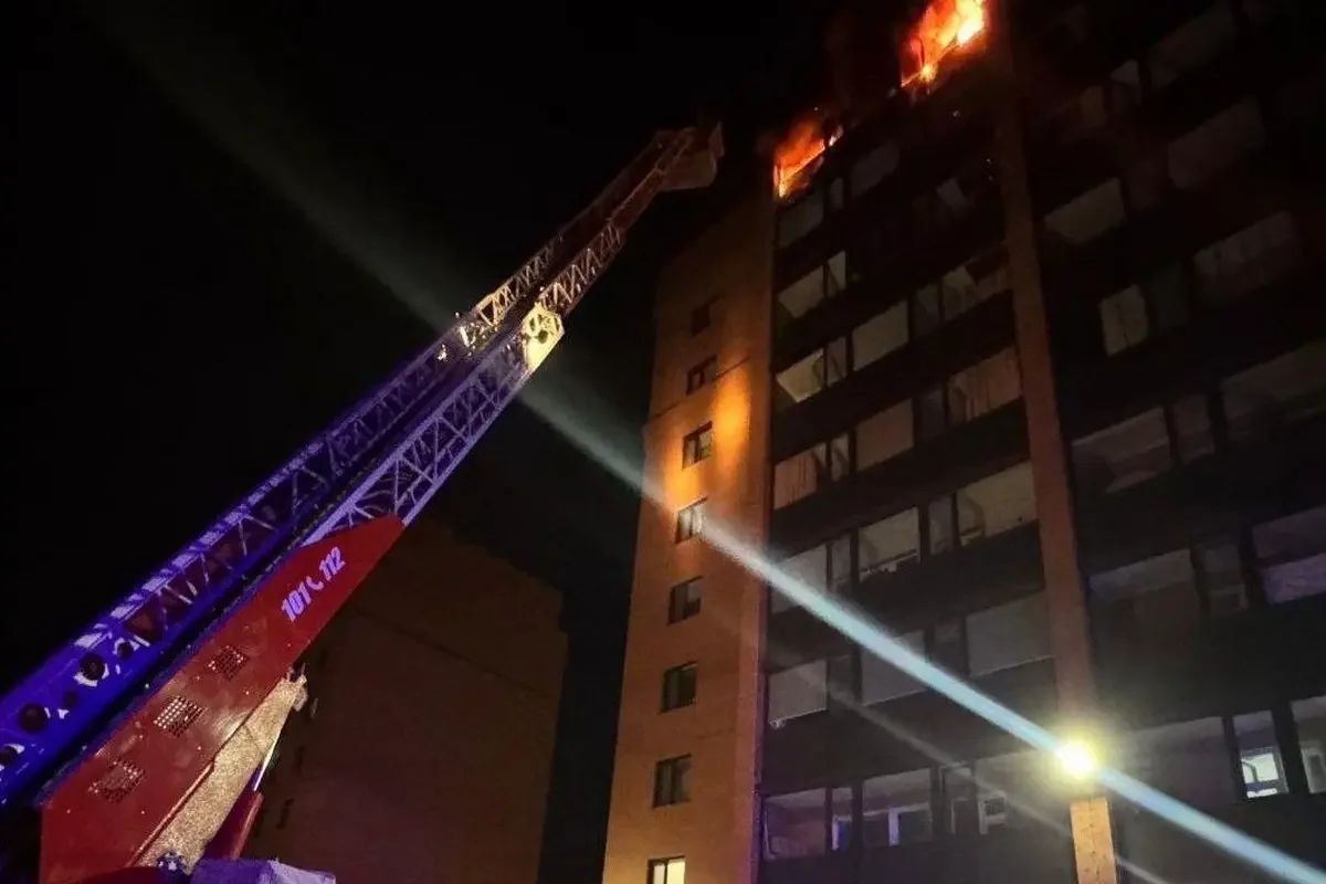 Курение на балконе обернулось пожаром: 117 человек эвакуировали в Петропавловске