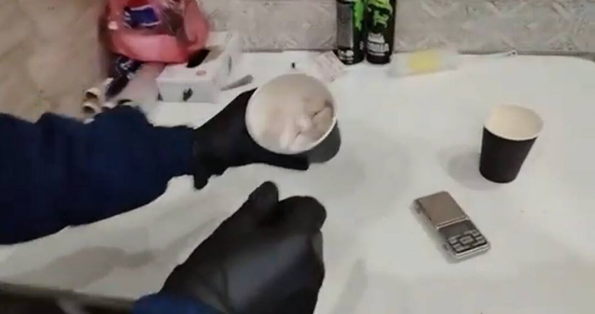 Тайник в кофейных стаканах: в столице пресечена деятельность наркосбытчика