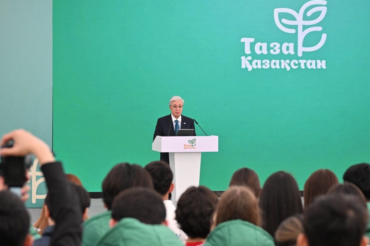 Дети и взрослые все чаще становятся жертвами – Президент о проблеме одичавших собак