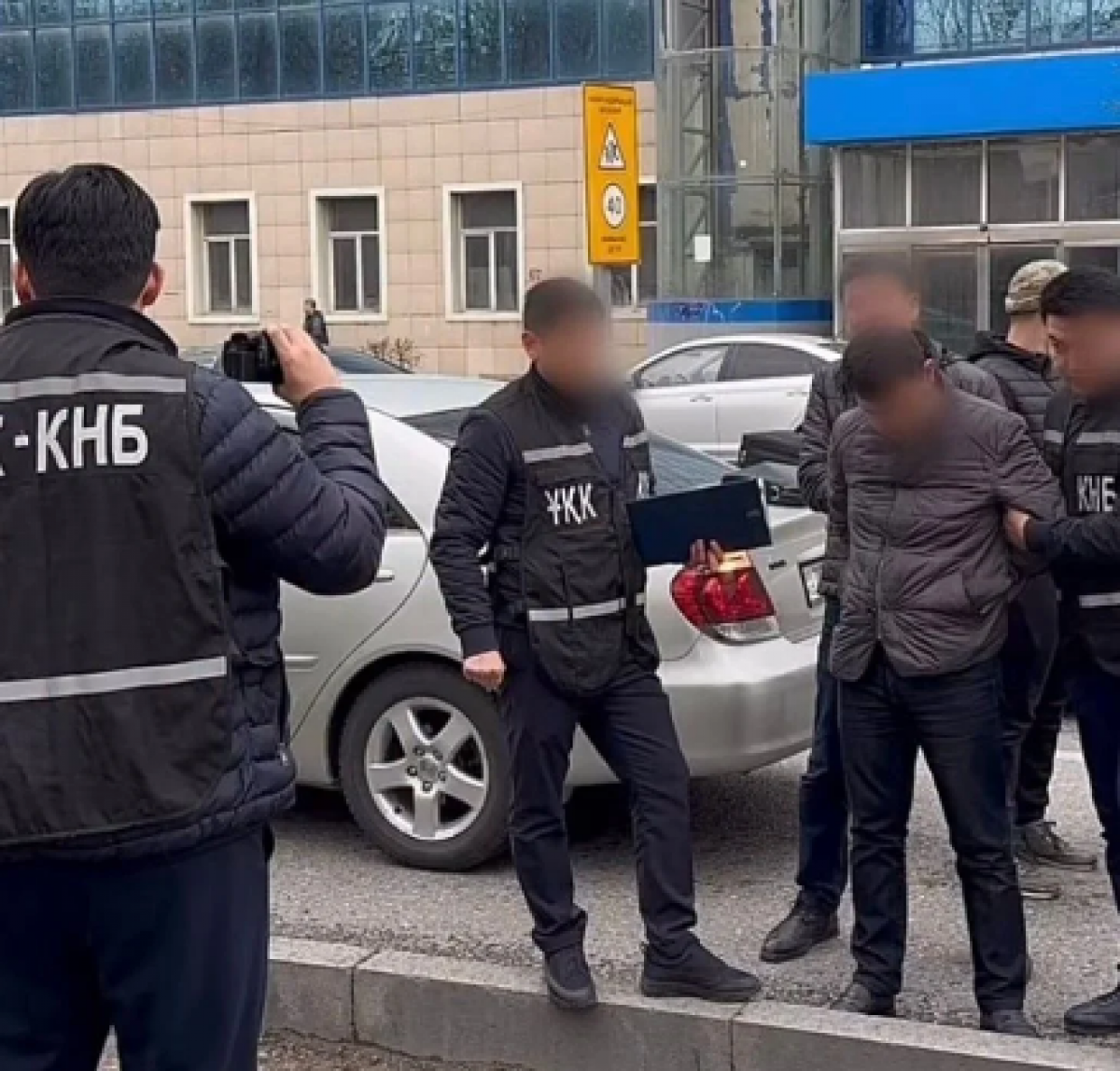 Оперативника АФМ осудили за мошенничество в Шымкенте