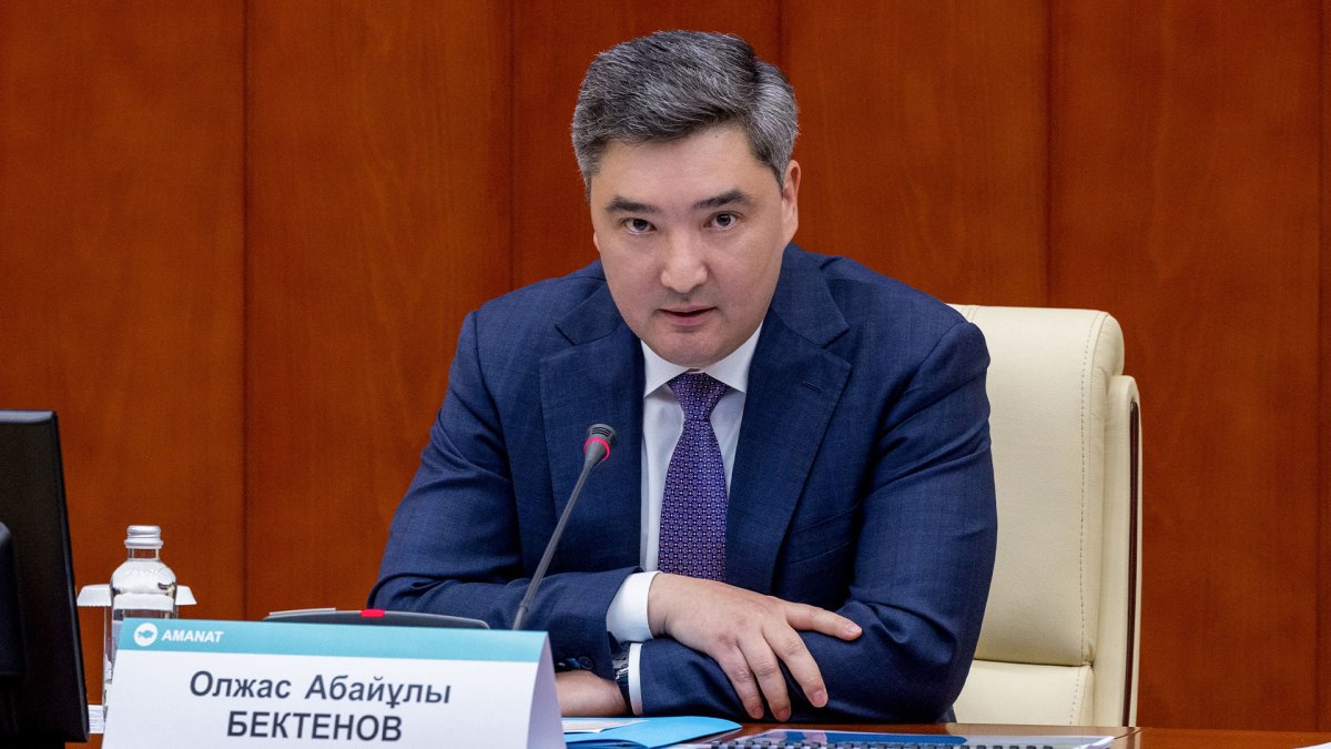 Олжас Бектенов поручил усилить защиту персональных данных и внедрение ИИ