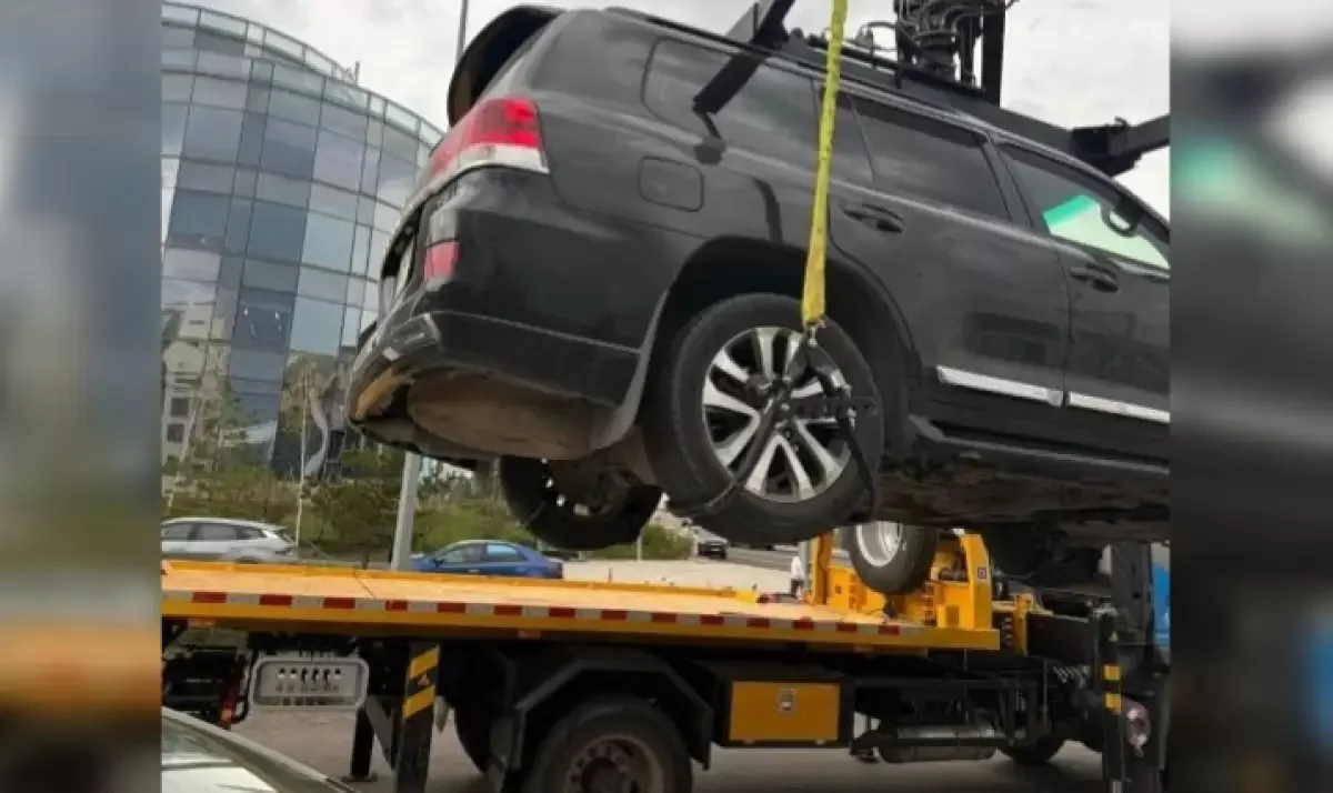 В Астана начали массово забирать машины: сколько теперь придётся платить