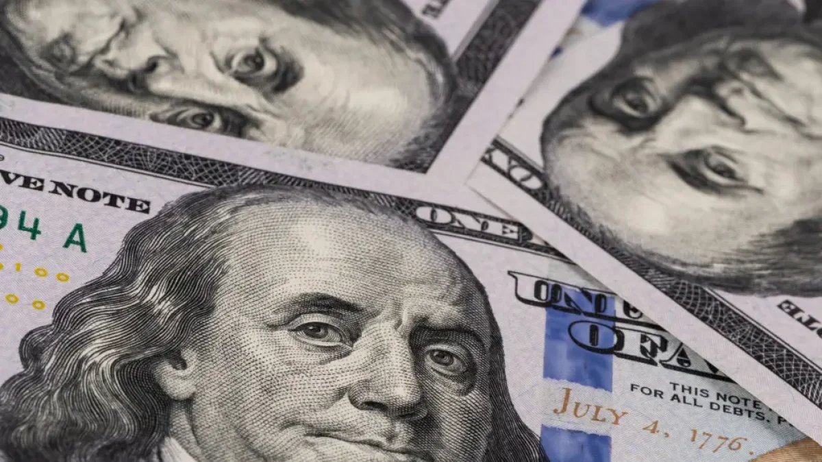 Доллар продолжает падение: актуальный курс валют в Казахстане на 29 апреля