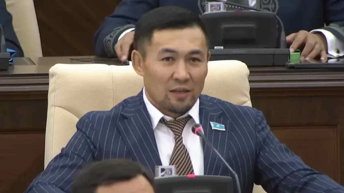 «Одно поздравление – новые запреты: чем обернулся жест Ардака Назарова