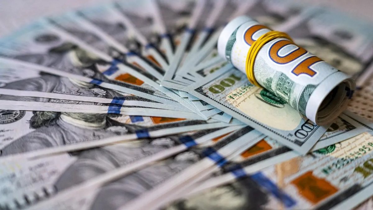 Доллар снова меняет настроение: курс валют на 8 мая
