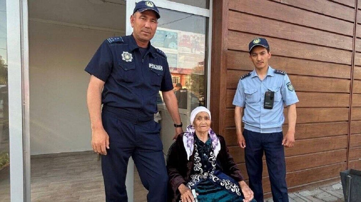 Пенсионерке вернули потерянные деньги и золотые изделия в Туркестанской области