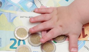 Увеличился срок выплаты пособия по уходу за ребенком до 1,5 лет