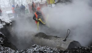 Прорыв теплотрассы в Рудном – пострадали жилые дома