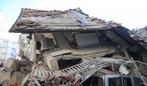 Число жертв землетрясений в Турции превысило 39,6 тысячи
