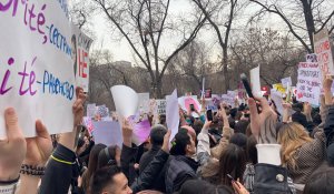 За телесную автономию. Против домашнего насилия – 8 марта в Алматы прошел фем-митинг