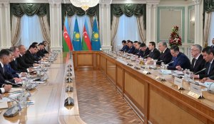 Президенты Казахстана и Азербайджана провели переговоры в расширенном составе