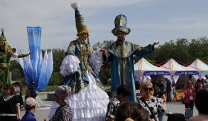 Сколько национальностей живет в Казахстане