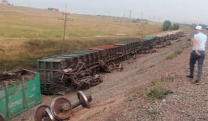 18 вагонов поезда “Шымкент-Арыс” сошли рельсов в Абайском районе