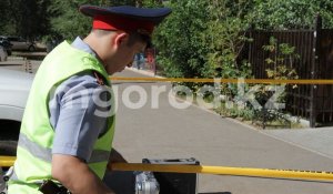 Молодого мужчину убили в центре Уральска
