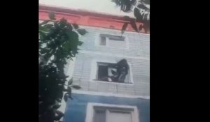 Несовершеннолетняя девушка пыталась выпрыгнуть из окна в Сатпаеве