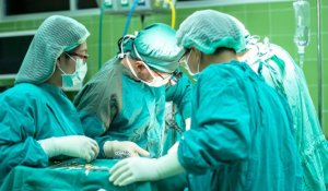 Нейрохирурги в Алматы провели сложную операцию ребенку с врожденным пороком костей черепа