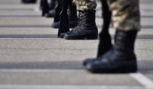 Банки "заморозят" кредиты солдатам-срочникам на время службы в армии