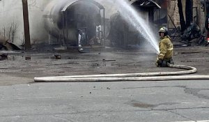 При пожаре заправки в Экибастузе погиб человек