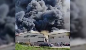 В Турции крупный пожар охватил 10 фабрик