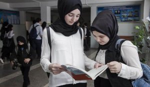 "Можно ли ходить в школу в хиджабе": министр просвещения замешкался от вопроса