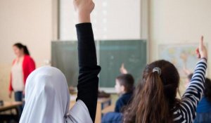 Министр просвещения рассказал можно ли ходить в школу в хиджабе