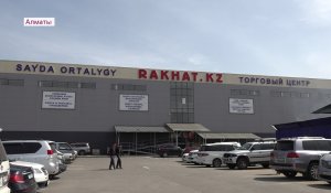 «Зачем на барахолке сквер, упирающийся в кладбище?»: Алматинских предпринимателей выгоняют с рынка «Рахат»