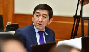 «Люди умирают»: депутат Мажилиса Ринат Заитов попросил приостановить ОСМС