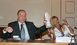 В Казахстане приостановили продажу билетов на шоу жены пресс-секретаря Путина
