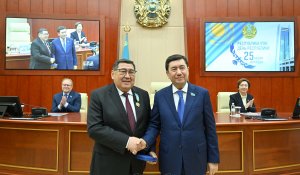 Главный критик “Старого Казахстана” депутат Ермурат Бапи награжден государственным орденом