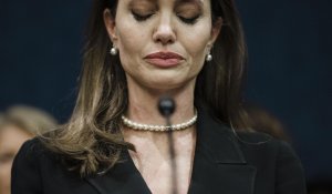 "Убивают целые семьи": Анджелина Джоли осудила мировые правительства за бездействие по отношению к населению Газы
