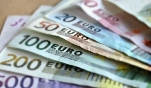 Курс валют на 15 ноября 2023 года: доллар, рубль и евро