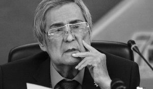 Писатель предлагает похоронить Амана Тулеева в Казахстане