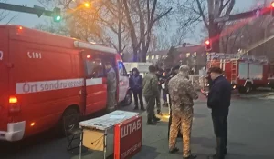 Очевидцы рассказали о причинах пожара в хостеле Алматы