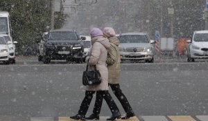 Снег, гололед, метель: штормовое предупреждение объявили в Казахстане