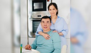 "Мою посуду": Нурлан Коянбаев рассказал, как помогает жене