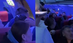 Распространилось видео пассажира, открывающего дверь самолета в Алматы