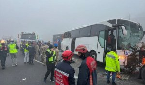 В результате крупной аварии 11 человек погибли и 57 пострадали в Турции