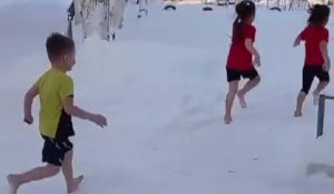 "Группа закаливания": бегающие босиком по снегу дошколята удивили Казнет