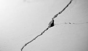 Заместитель акима Алматы  подтвердил наличие трещин в домах после землетрясения