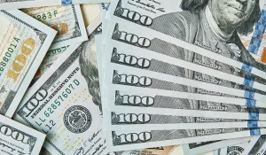 Курс валют на 9 февраля 2024 года: доллар, рубль и евро