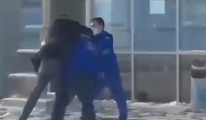 На водителя скорой напали в Щучинске - видео