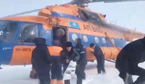 Вертолет МВД спас детей и женщин на трассе в Абайской области