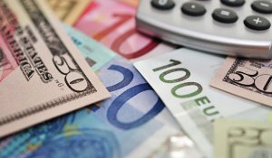 Курс валют на 21 февраля 2024 года: доллар, рубль и евро