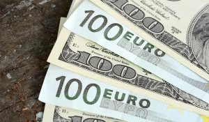 Курс валют на 25 февраля 2024 года: доллар, рубль и евро