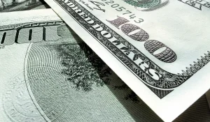 Сколько стоят доллары, евро и рубли в обменниках Алматы 1 марта 2024 года