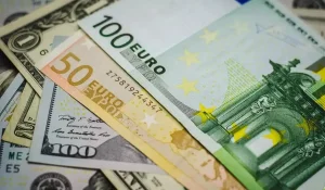 Курс валют на 3 марта 2024 года: доллар, рубль и евро