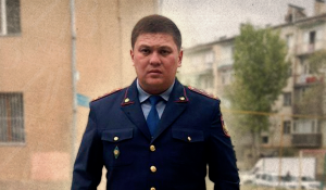 "Вымогательство и взятки": в Шымкенте задержан полицейский