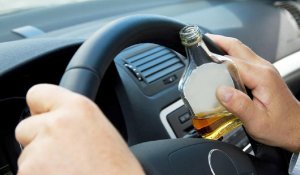 Лишенный прав пьяный водитель сбежал от полиции в Шымкенте