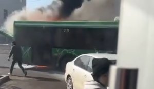 В Карагандинской области загорелся автобус с пассажирами