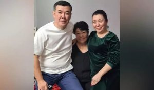 "Похож на маму": Нурлан Коянбаев повторил детское фото с мамой и сестрой